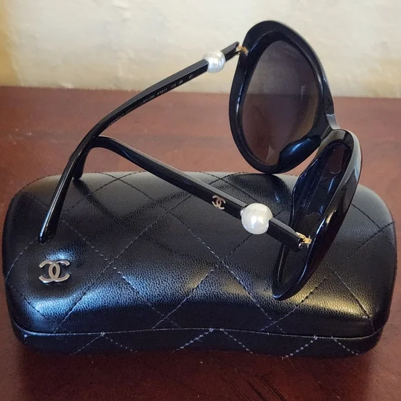 CHANEL CC Pearl Polarized Sunglasses 5302-H - Picture 3 of 10